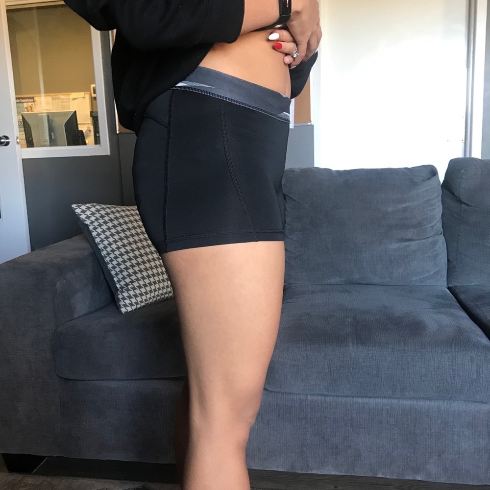Shorts - Picture 3 of 5